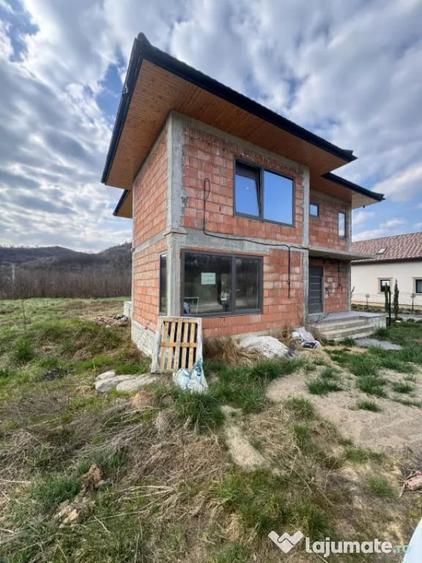 Casă cu 4 camere cu Teren 1900 Mp în Tăuții-Măgherăuș