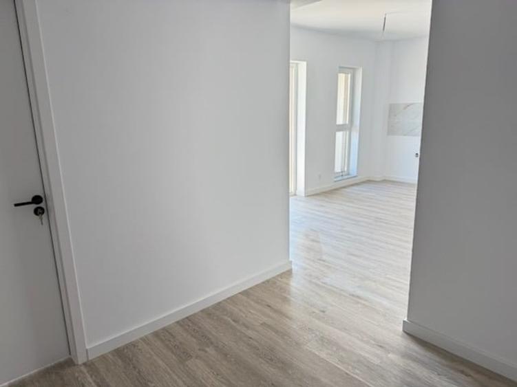 Apartament cu 3 camere decomandat în Florești