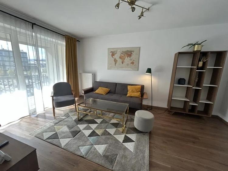 Apartament cu 2 camere decomandat în Tractorul