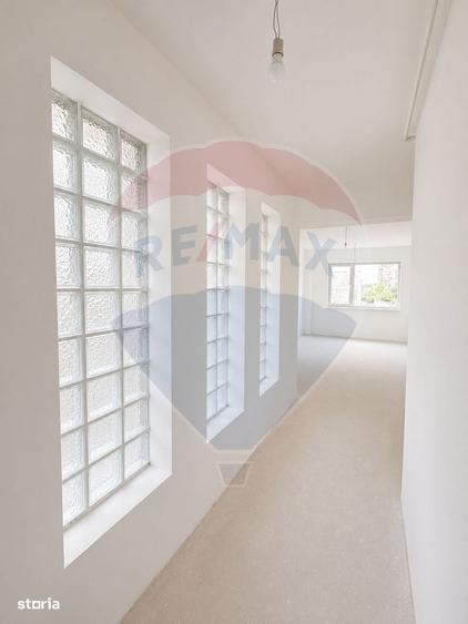 Apartament cu 3 camere în 1 Mai