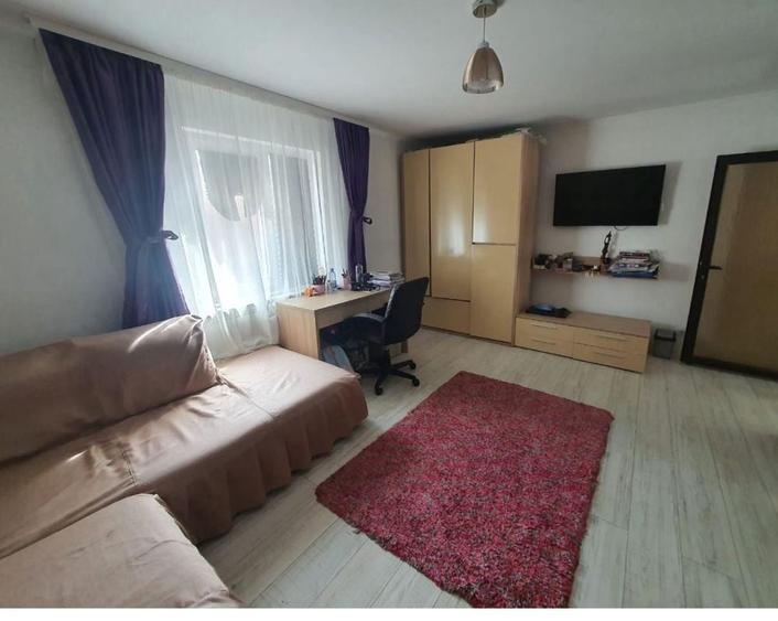 Casă cu 3 camere decomandat în Central