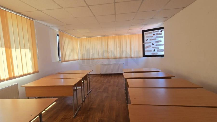 Casă individuală cu 13 camere cu Canalizare în Titulescu