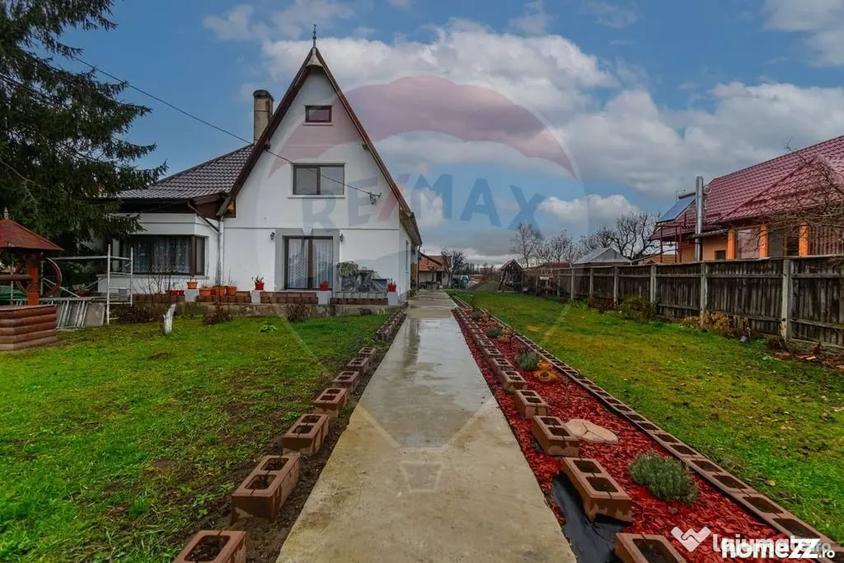 Casă cu 3 camere cu Teren 7150 Mp în Ozun