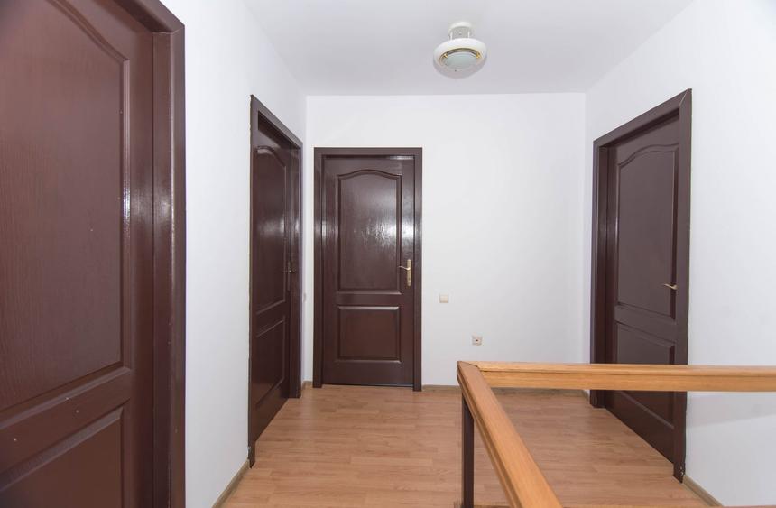 Casă individuală cu 4 camere cu Canalizare în Exercițiu