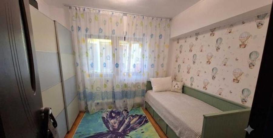 Apartament cu 4 camere decomandat în Olteniței