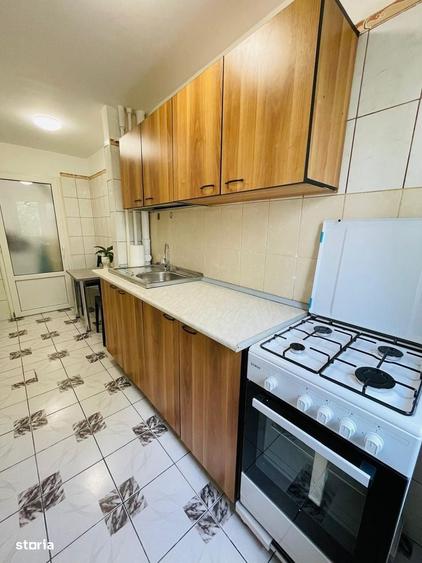Apartament cu 3 camere semidecomandat în Lacul Tei