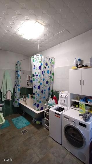 Casă cu 4 camere decomandat în Faleza Nord