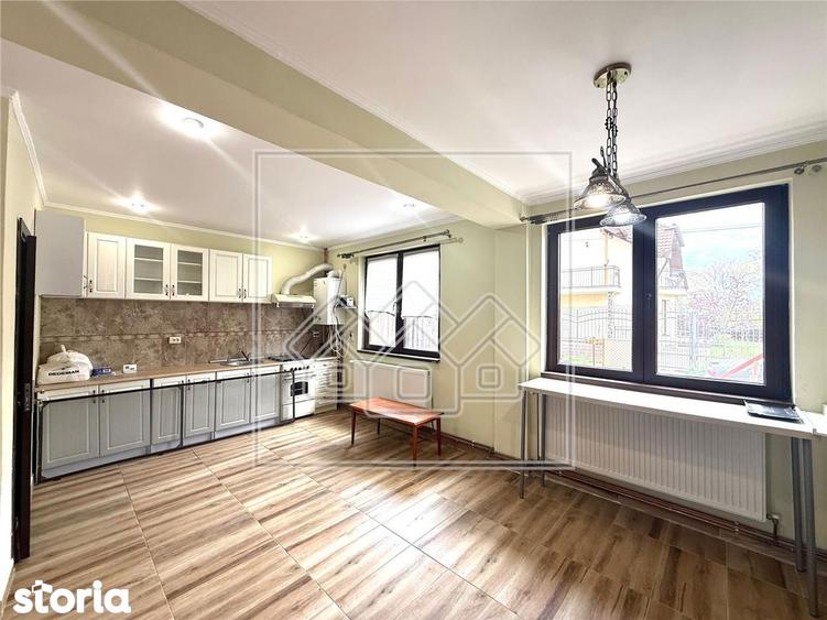 Casă cu 4 camere cu Teren 258 Mp în Țiglari