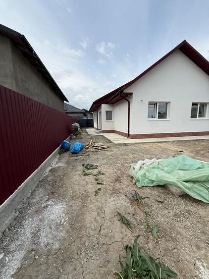 Casă individuală cu 3 camere cu Canalizare în Cazasu