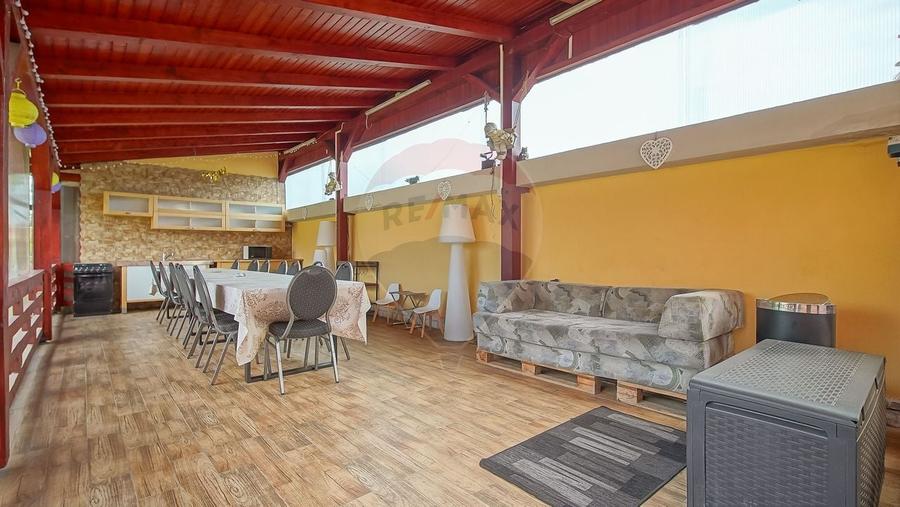 Casă individuală cu 10 camere cu Teren 1300 Mp în Hălchiu