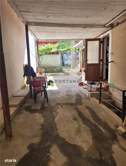 Casă cu 3 camere cu Teren 478 Mp în Central