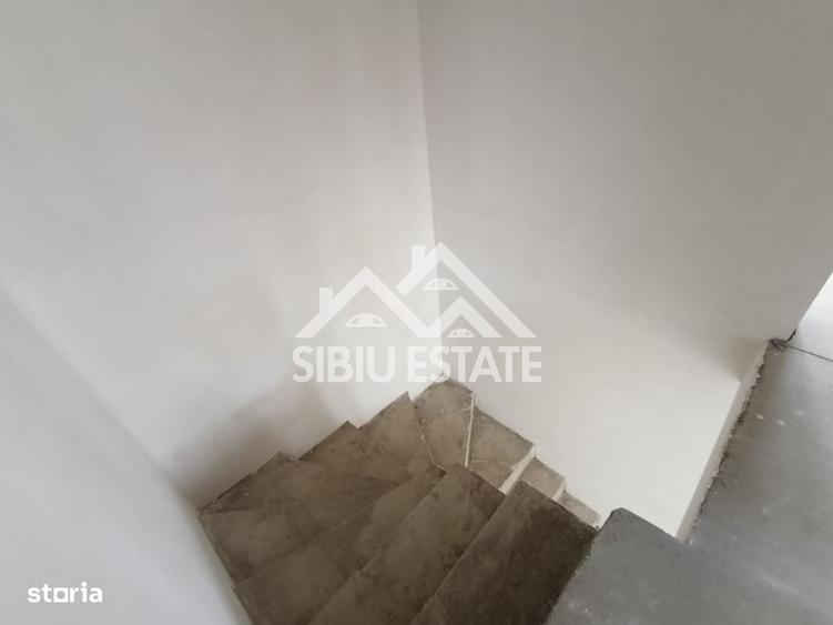 Casă cu 4 camere în Veștem