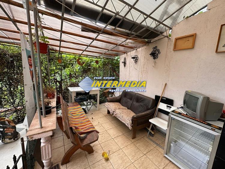 Casă individuală cu 6 camere cu Canalizare în Cetate