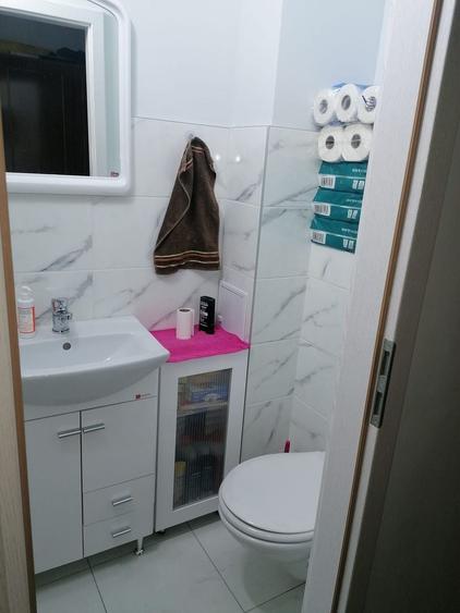 Apartament cu 3 camere decomandat, mobilat în Girocului
