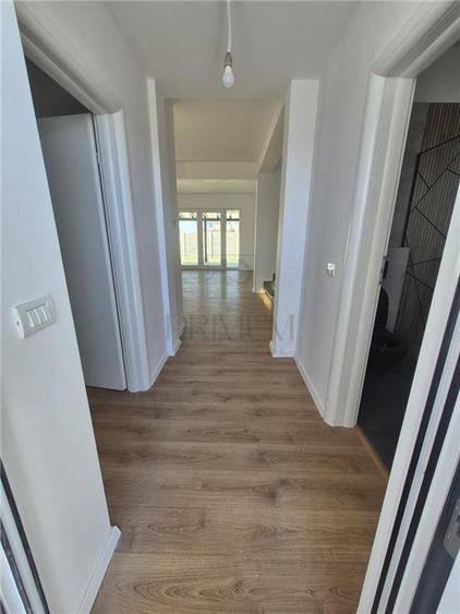 Duplex cu 5 camere cu Canalizare în Moșnița Nouă