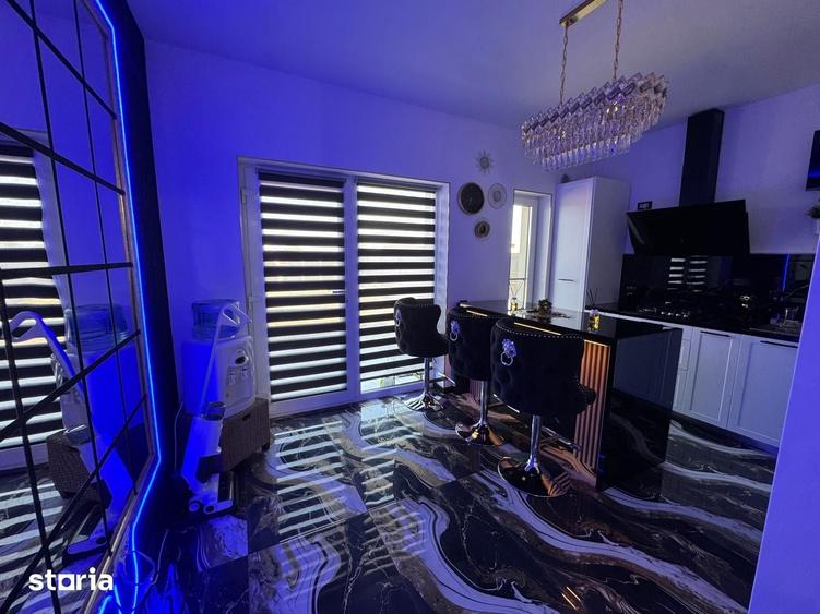 Casă cu 7 camere cu Teren 500 Mp în Central