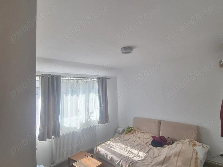 Casa individuala, compusa din 2 apartamente distincte: - 6