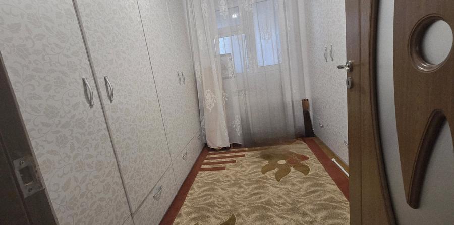 Targoviste,  Calea București,  bloc O1, vanzare apartament 4camere - 9