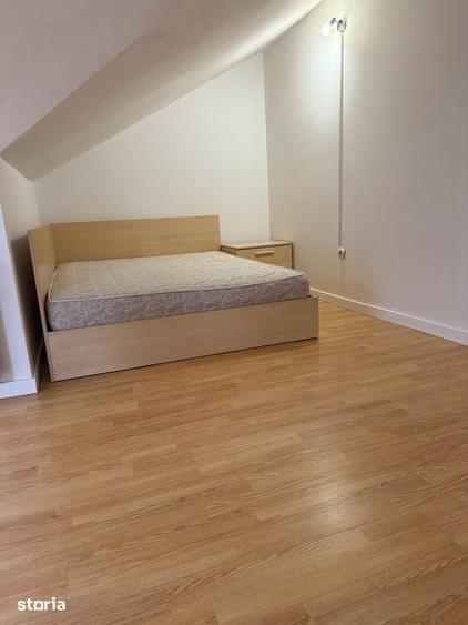 Casă cu 5 camere cu Teren 200 Mp în Central