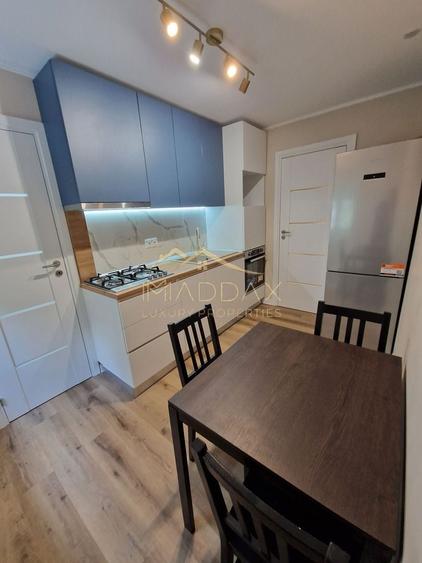Apartament cu 2 camere decomandat, mobilat în Decebal