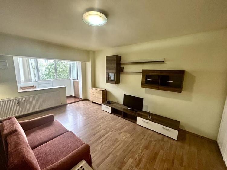 Nerva Traian- Garsoniera 42mp -decomandata -bloc 1989 - 1