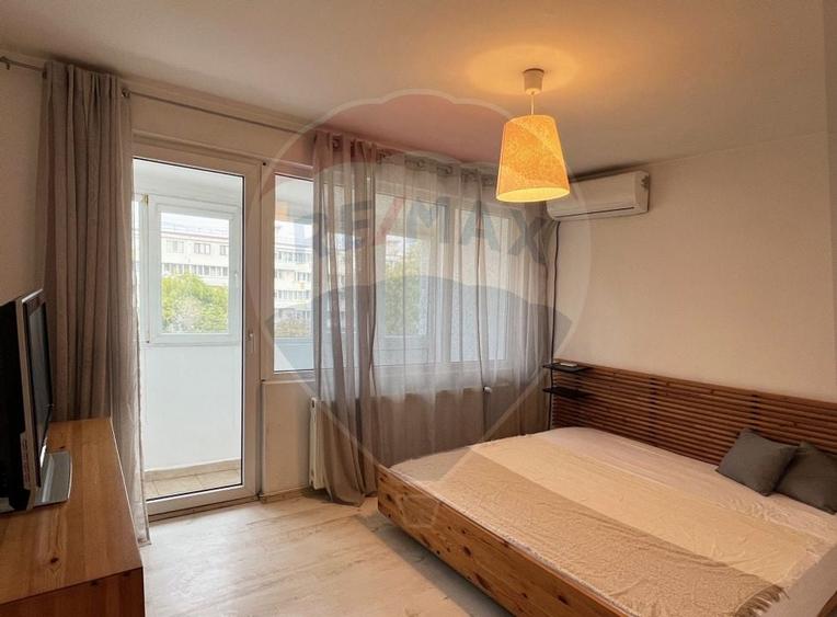 Vanzare apartament spatios,  3 camere - Metrou 1Mai - 14