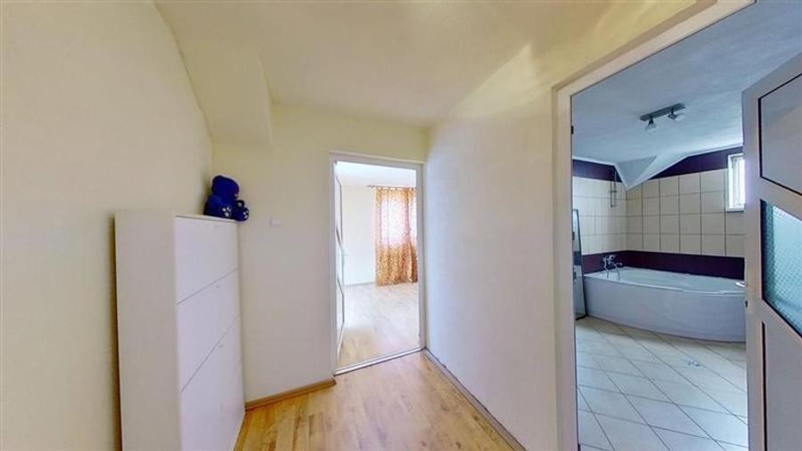 Acasa in Rasnov:Casa cu 5 camere,curte mare si liniste deplina, 500 mp teren, Ce - 34