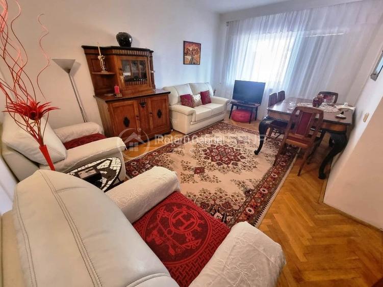 Apartament cu 3 camere în Central Apartament cu 3 camere în Central