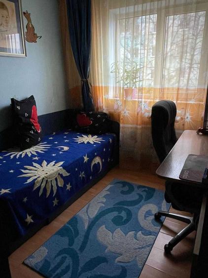 Apartament 3 camere Trivale , Decomandat, Etaj 1/4 - 4