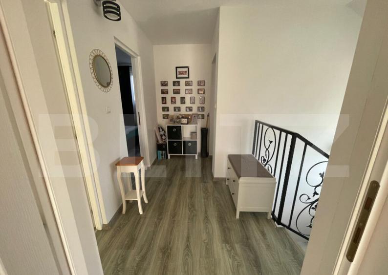 Casa familiala bine compartimentata cu garaj dublu - 9