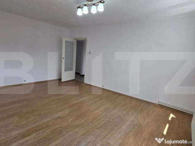 Apartament de vanzare, cu 3 camere, 76 mp, zona Micro 17 - 8