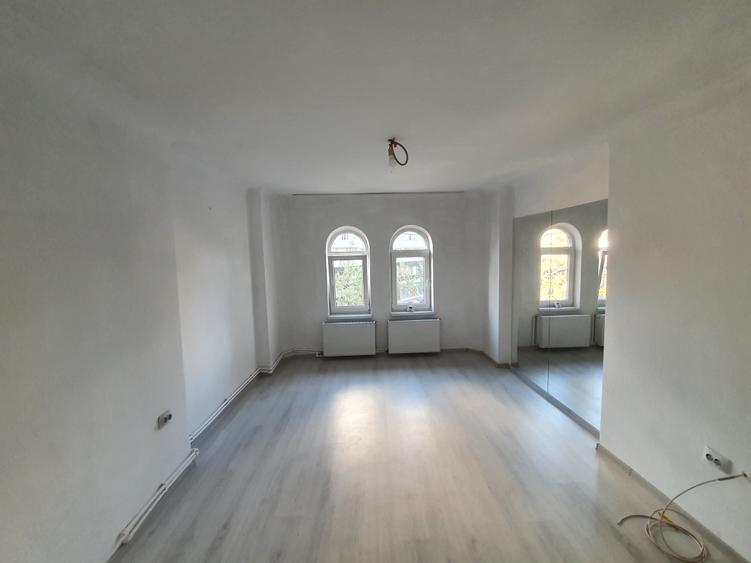 Spațiu exclusivist de închiriat/Mansardă în vilă interbelică, - 1