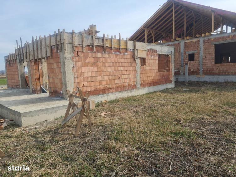 S.C. VIMAK Imobiliare vinde casa la rosu in Stupini - 2
