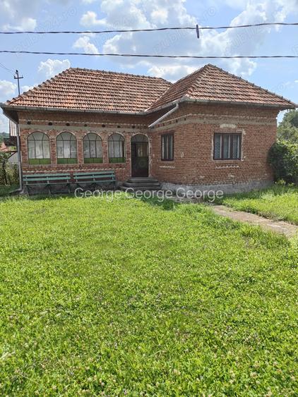 VAND CASA IN CAPU Piscului Godeni judetul Arges VAND CASA IN CAPU Piscului Godeni judetul Arges