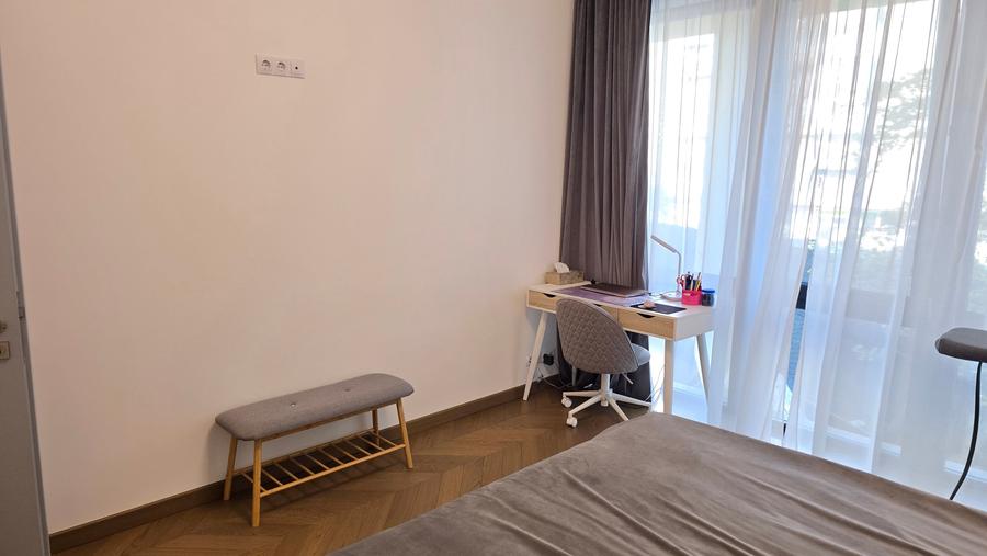 Vand apartament 4 camere deosebit in Deva, bld. Decebal (ultracentral), etaj 1 - 9