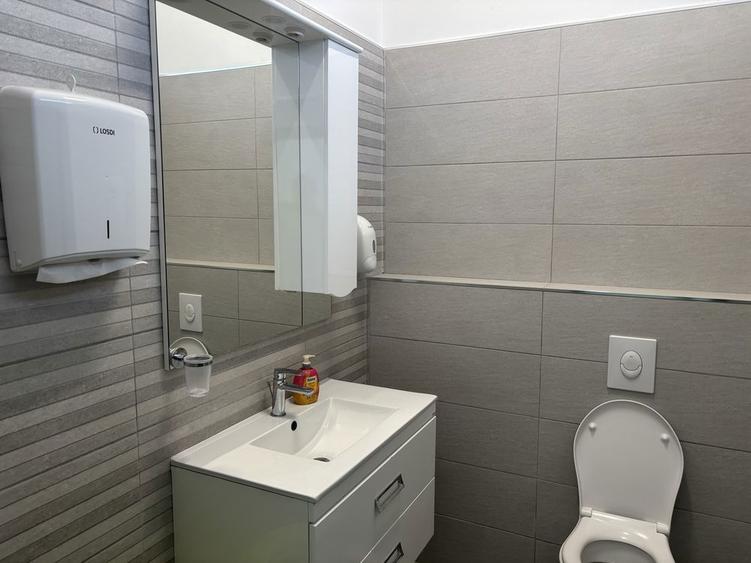 Inchiriez Birou 70 m2 in Roman / Cabinet /Sediu firma - 1