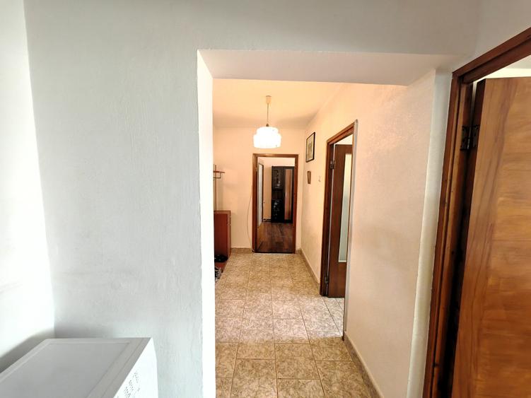 Apartament cu 2 camere decomandat în Banca Națională
