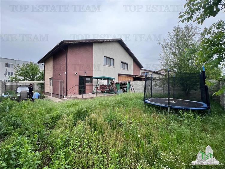 Casa cuplata.curte individuala generoasa, cu 3 camere,2 bai, P+1E+Pod, cu toate