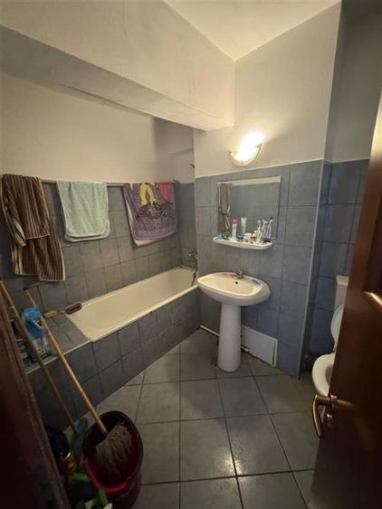 Garsoniera Comisia Centrala ,40 mp utili, et 4/4 cu acoperis,CT - 8