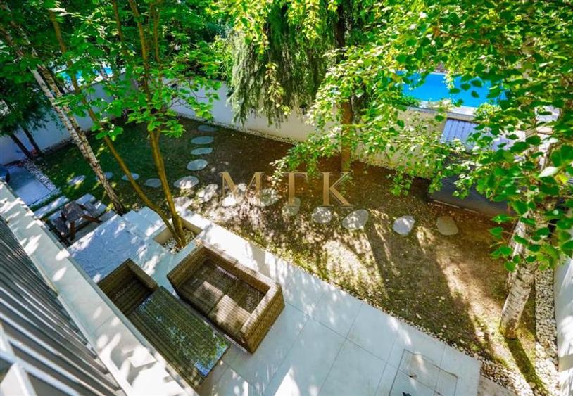 Duplex cu 5 camere cu Canalizare în Iancu Nicolae