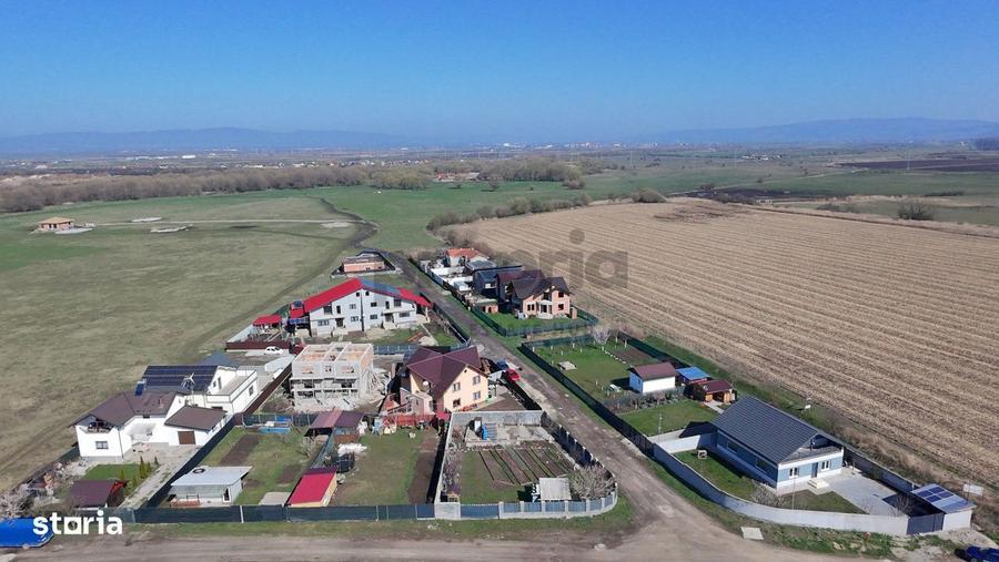 Teren Cu Potential -Localizat La Intersectia Drumul Cu Plopi -Castel - 3