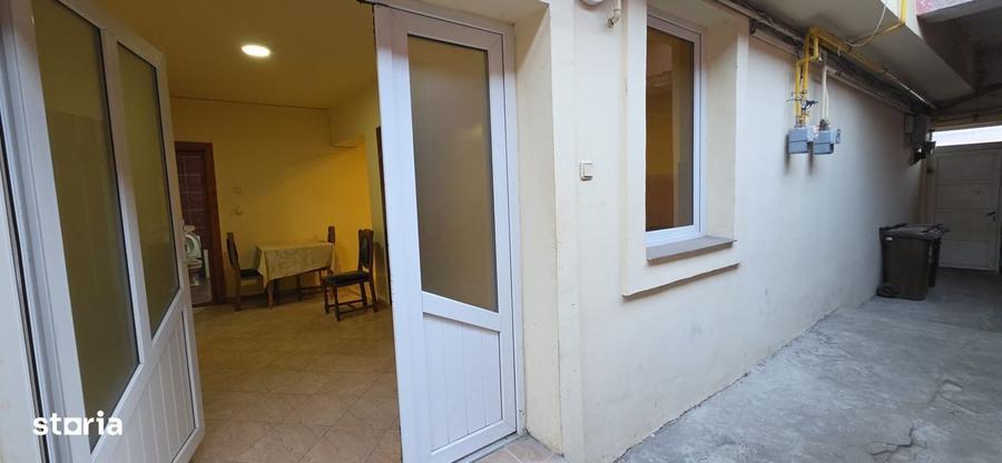 Casă cu 4 camere decomandat în Decebal