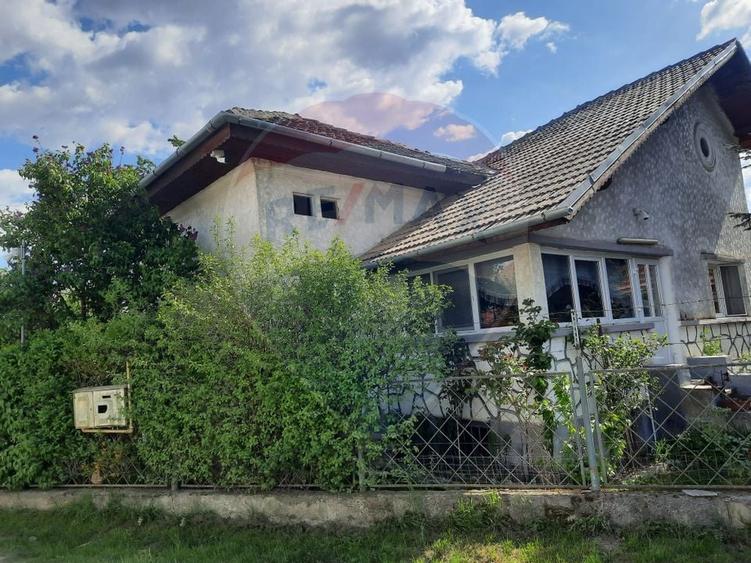 Casă langa Fagaras cu teren de 1836mp si parau in spatele curtii - 1