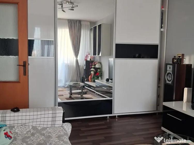 Proprietar pret negociabil,vand apartament 3 camere Viziru 3 - 5
