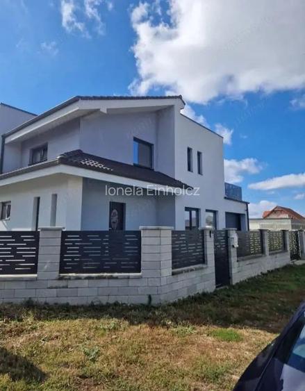 Duplex 4 camere, 154 mp utili, cu garaj si 2 fronturi stradale - Mosinita Noua Duplex 4 camere, 154 mp utili, cu garaj si 2 fronturi stradale - Mosinita Noua