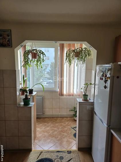 Vand apartament zona Tractoru Vand apartament zona Tractoru