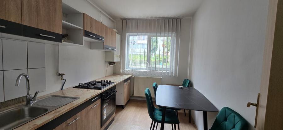 Apartament cu 3 camere decomandat în Est