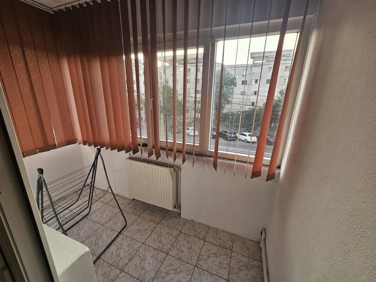Inchiriez apartament buzaului etaj 1 - 4