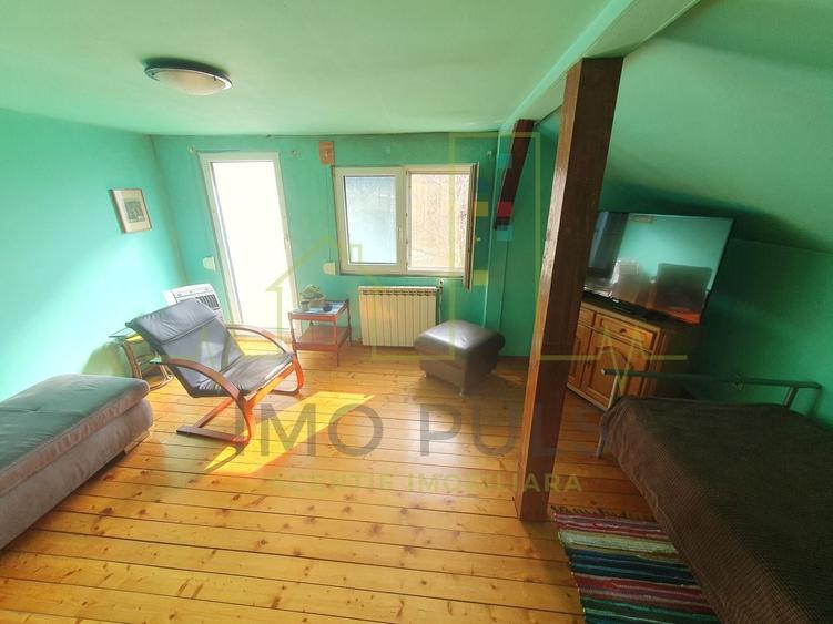 Casa individuala. 2 fronturi de pe 2 strazi (fata-spate). Se poate imparti in 2 - 3