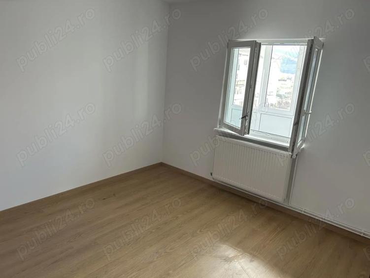 Apartament de vanzare cu 4 camere - 1